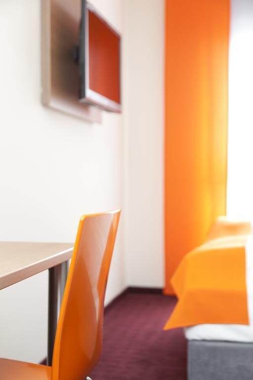Mcdreams Hotel Moenchengladbach Bagian luar foto