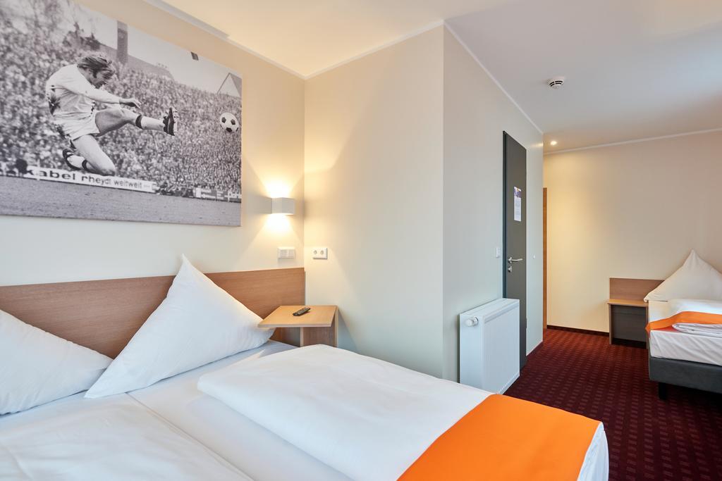 Mcdreams Hotel Moenchengladbach Bagian luar foto