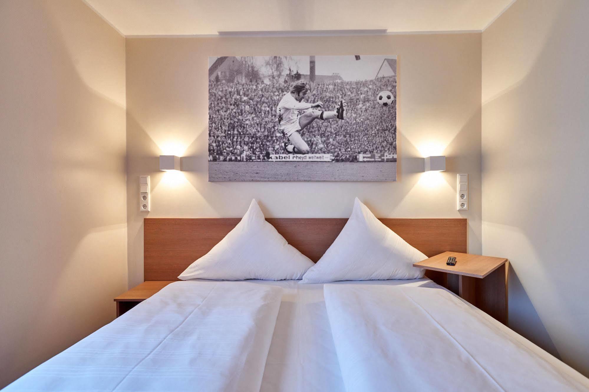 Mcdreams Hotel Moenchengladbach Bagian luar foto