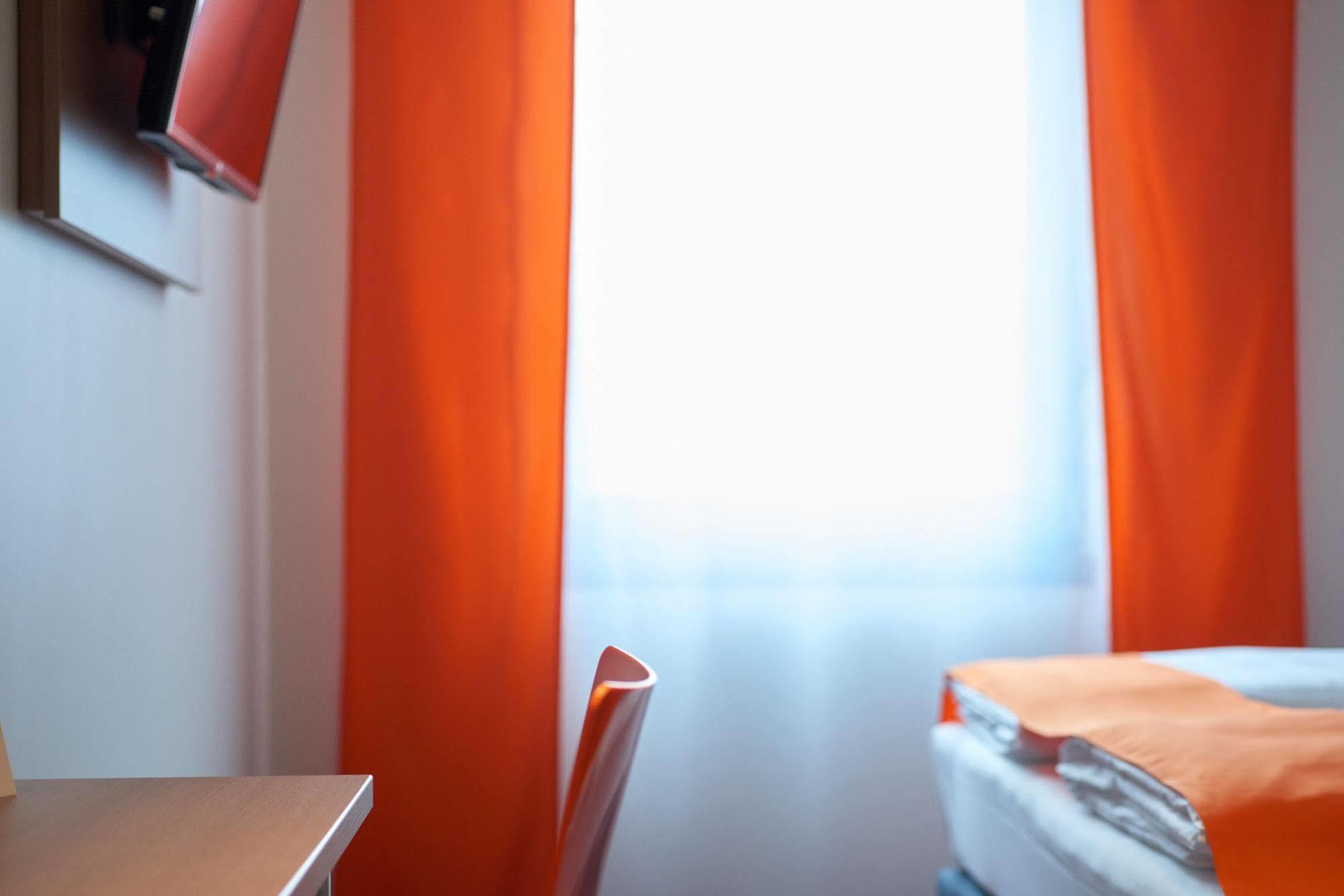 Mcdreams Hotel Moenchengladbach Bagian luar foto