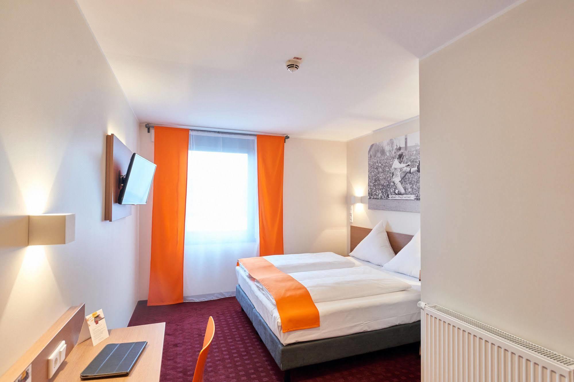 Mcdreams Hotel Moenchengladbach Bagian luar foto