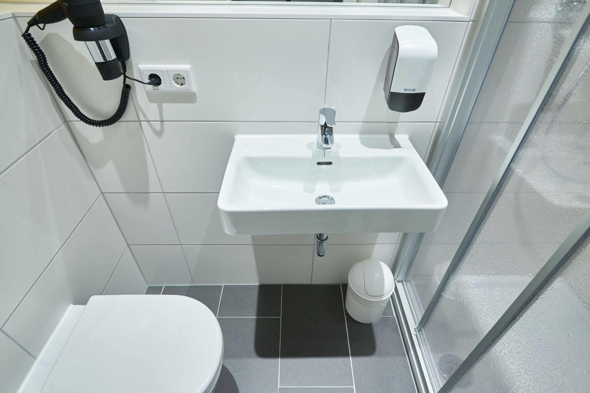 Mcdreams Hotel Moenchengladbach Bagian luar foto