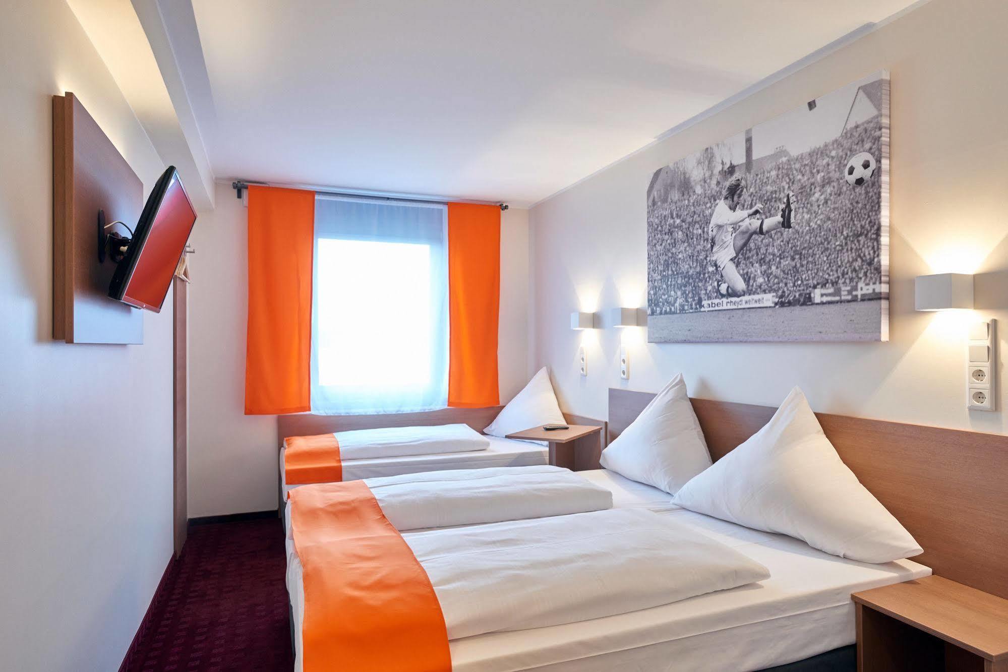 Mcdreams Hotel Moenchengladbach Bagian luar foto