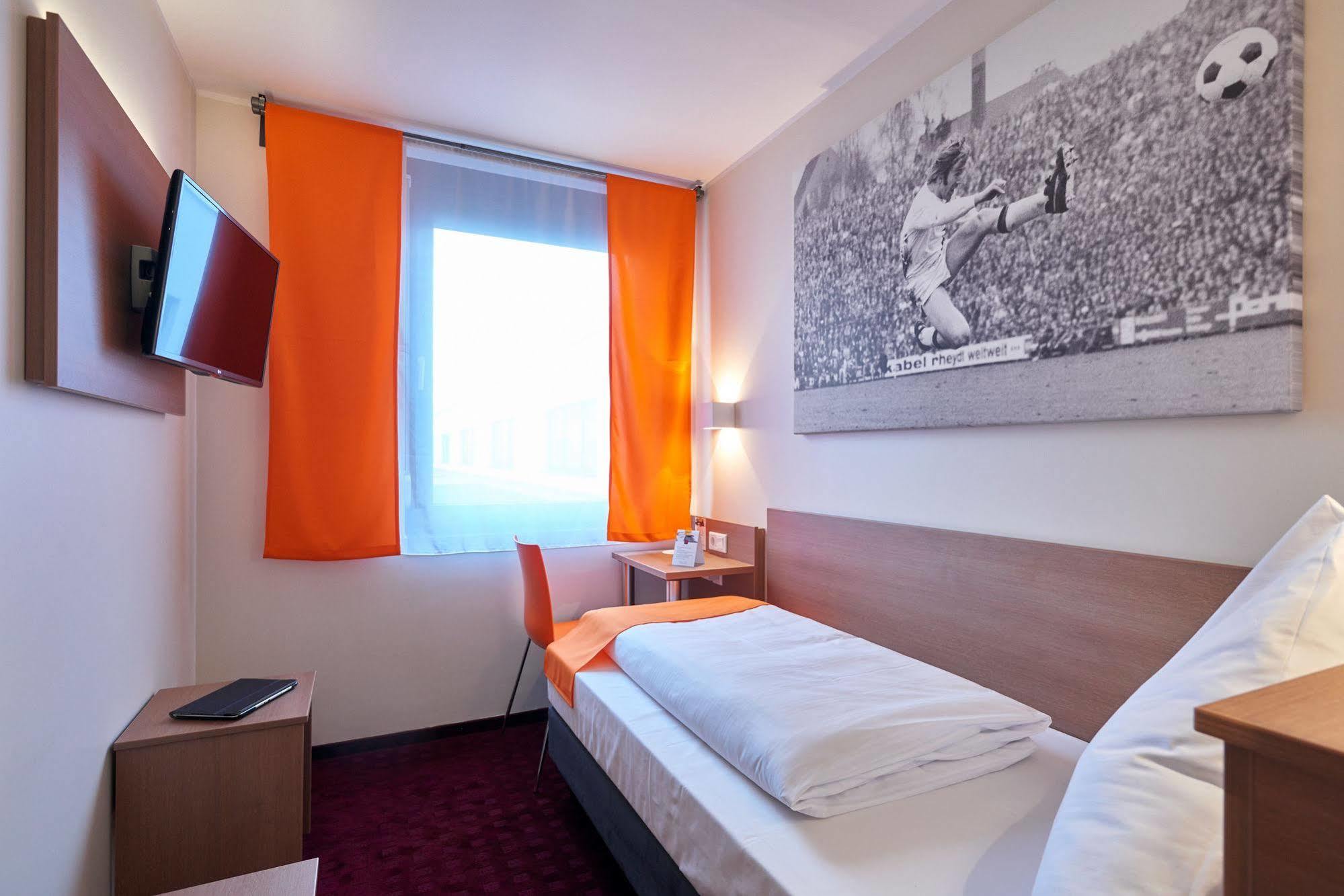 Mcdreams Hotel Moenchengladbach Bagian luar foto