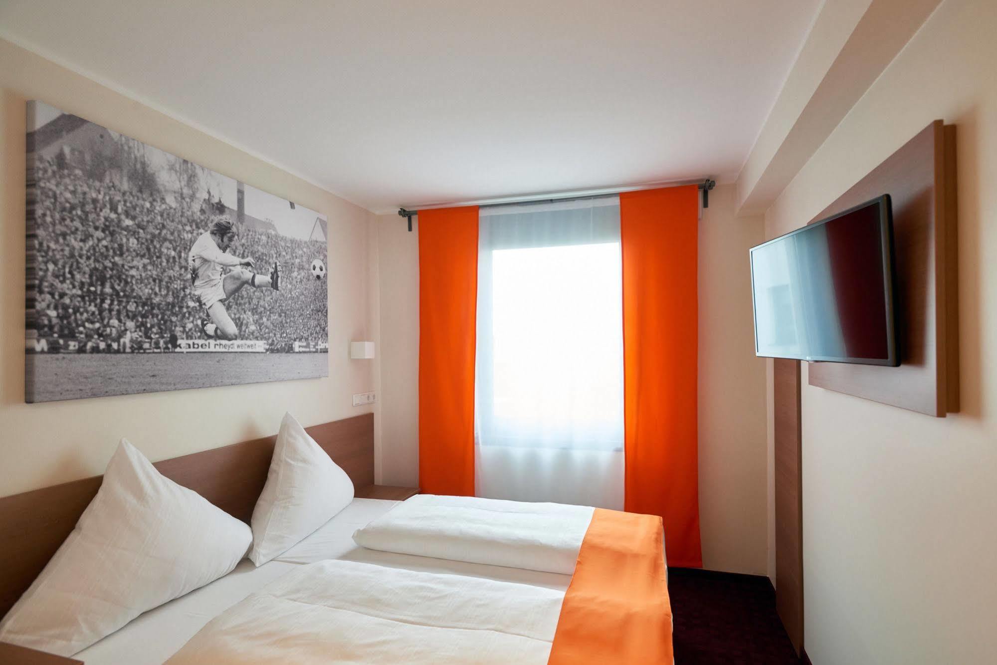Mcdreams Hotel Moenchengladbach Bagian luar foto