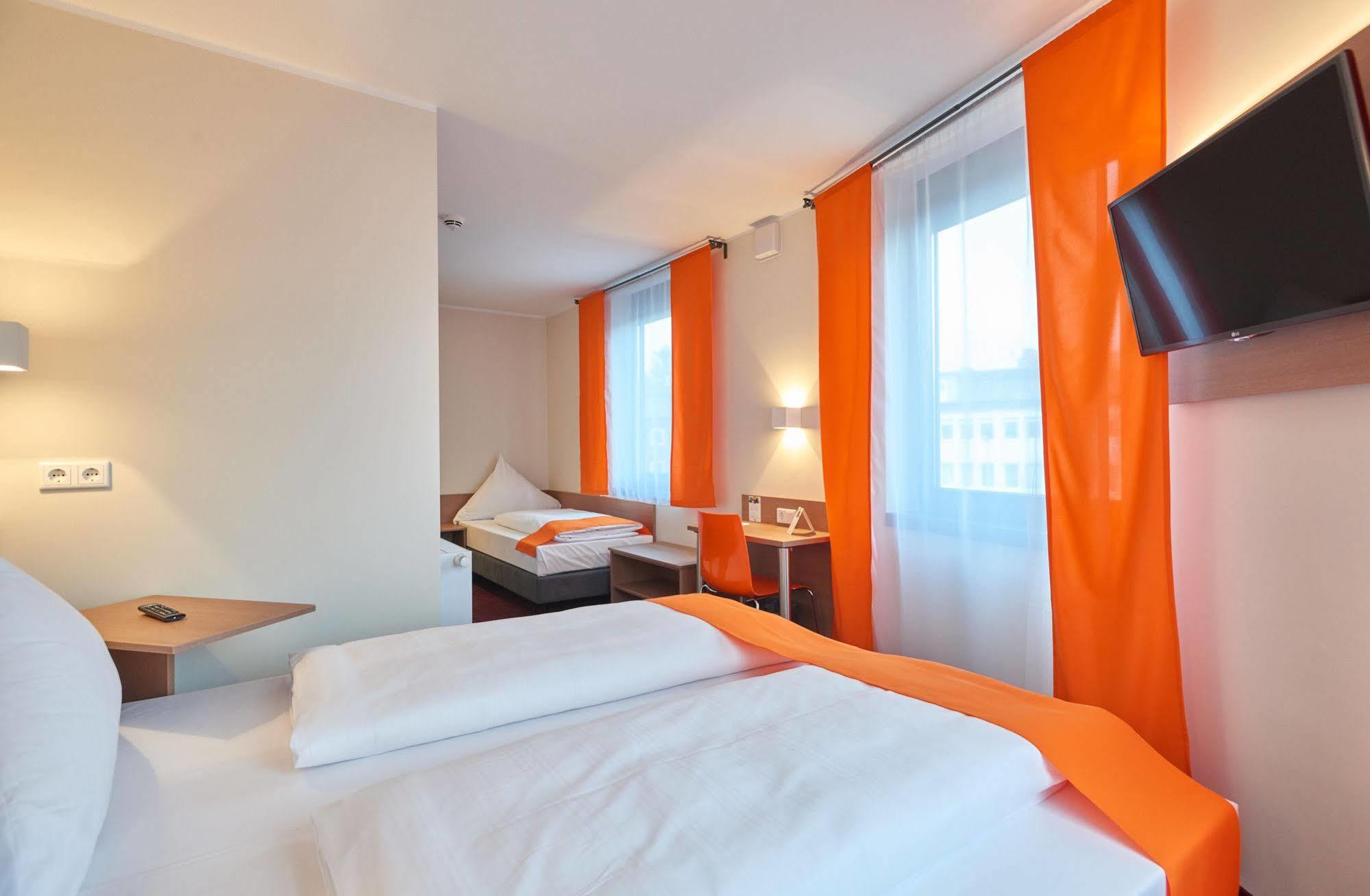 Mcdreams Hotel Moenchengladbach Bagian luar foto