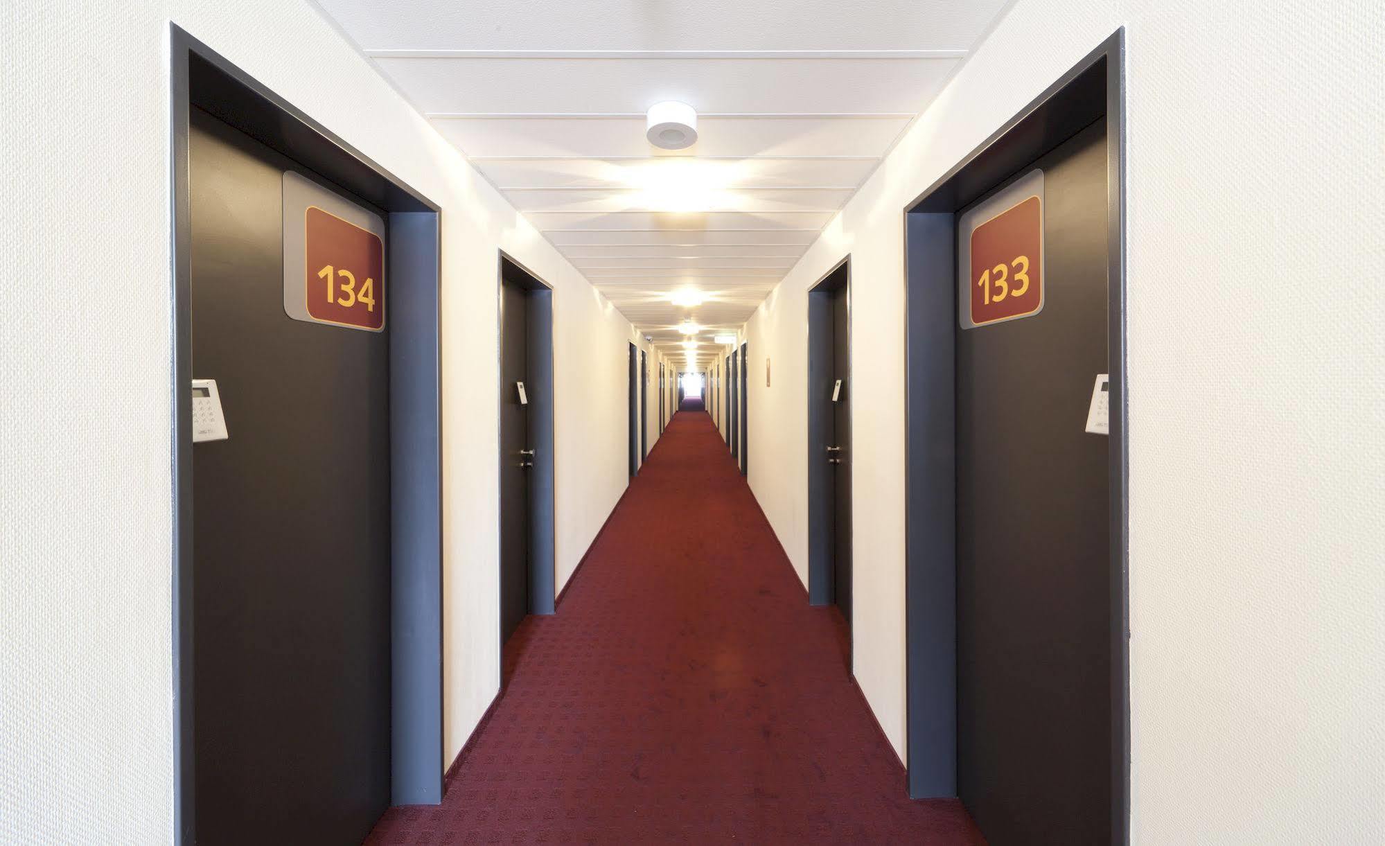 Mcdreams Hotel Moenchengladbach Bagian luar foto